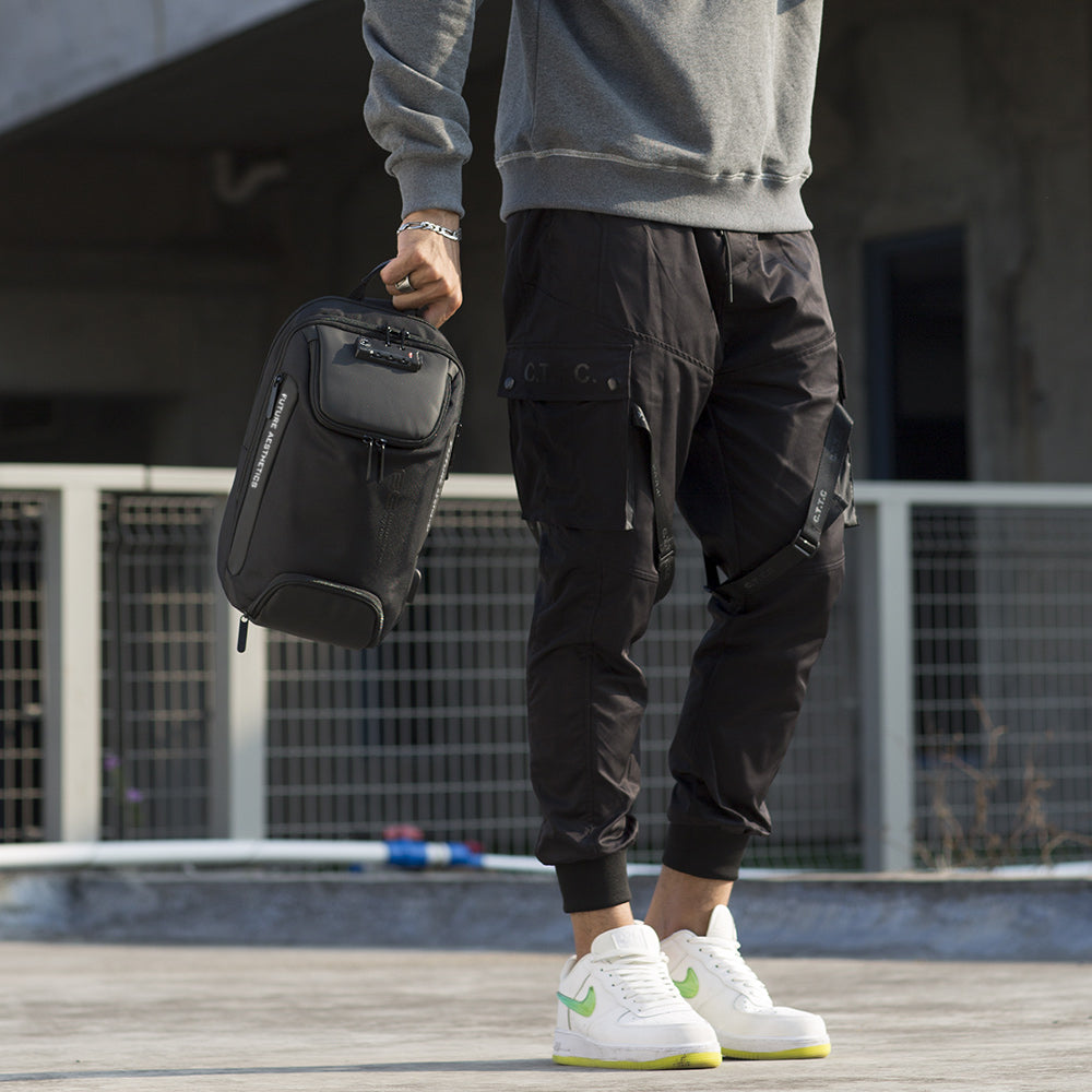 PROTECTOR SLING BAG - BLACK