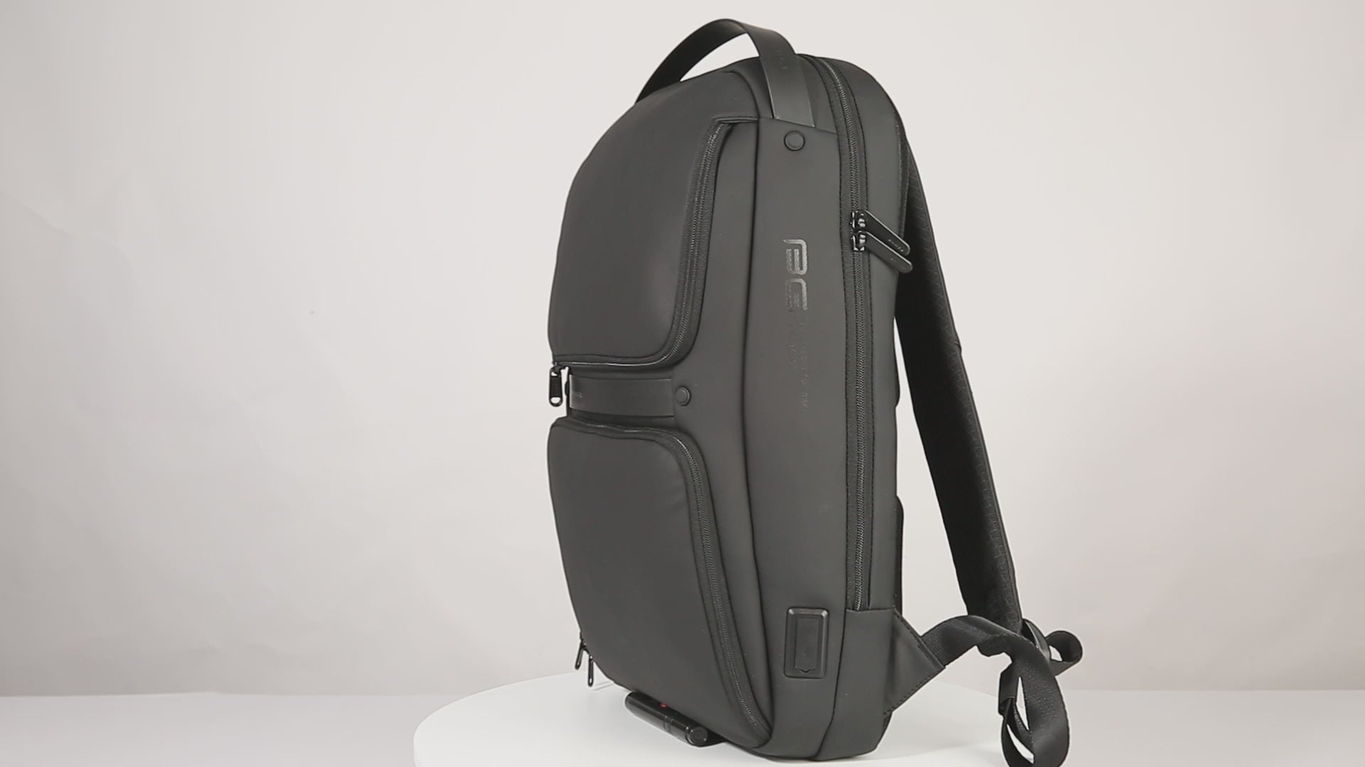 SMASHER BACKPACK - BLACK - 18L